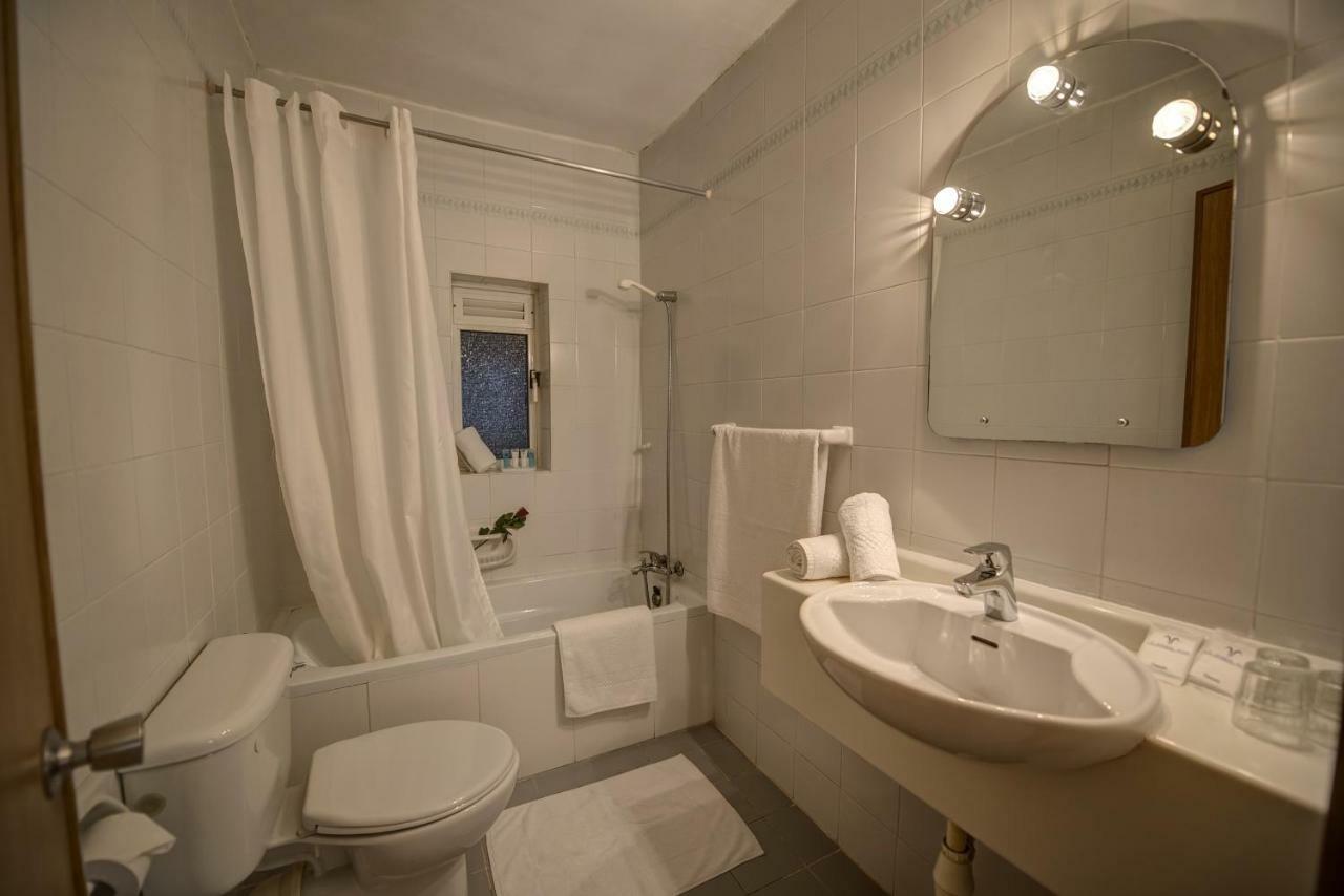 Single Room,812586108:JPEG